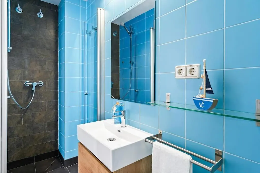 Lodging Apartments Almirall Beach 52 巴塞罗那 0*,  西班牙